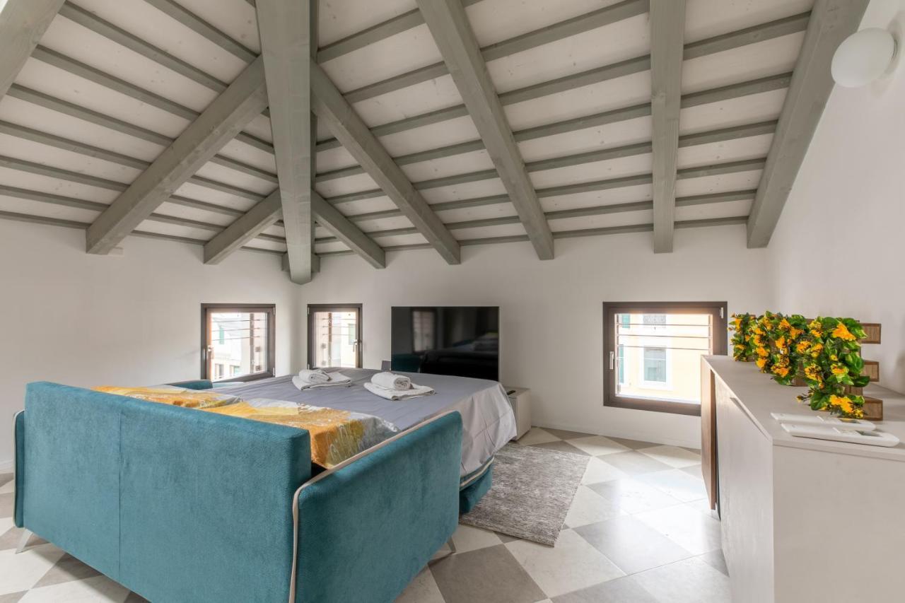 Corte Alle Mura - Mansarda Lux ชิตตาเดลลา ภายนอก รูปภาพ